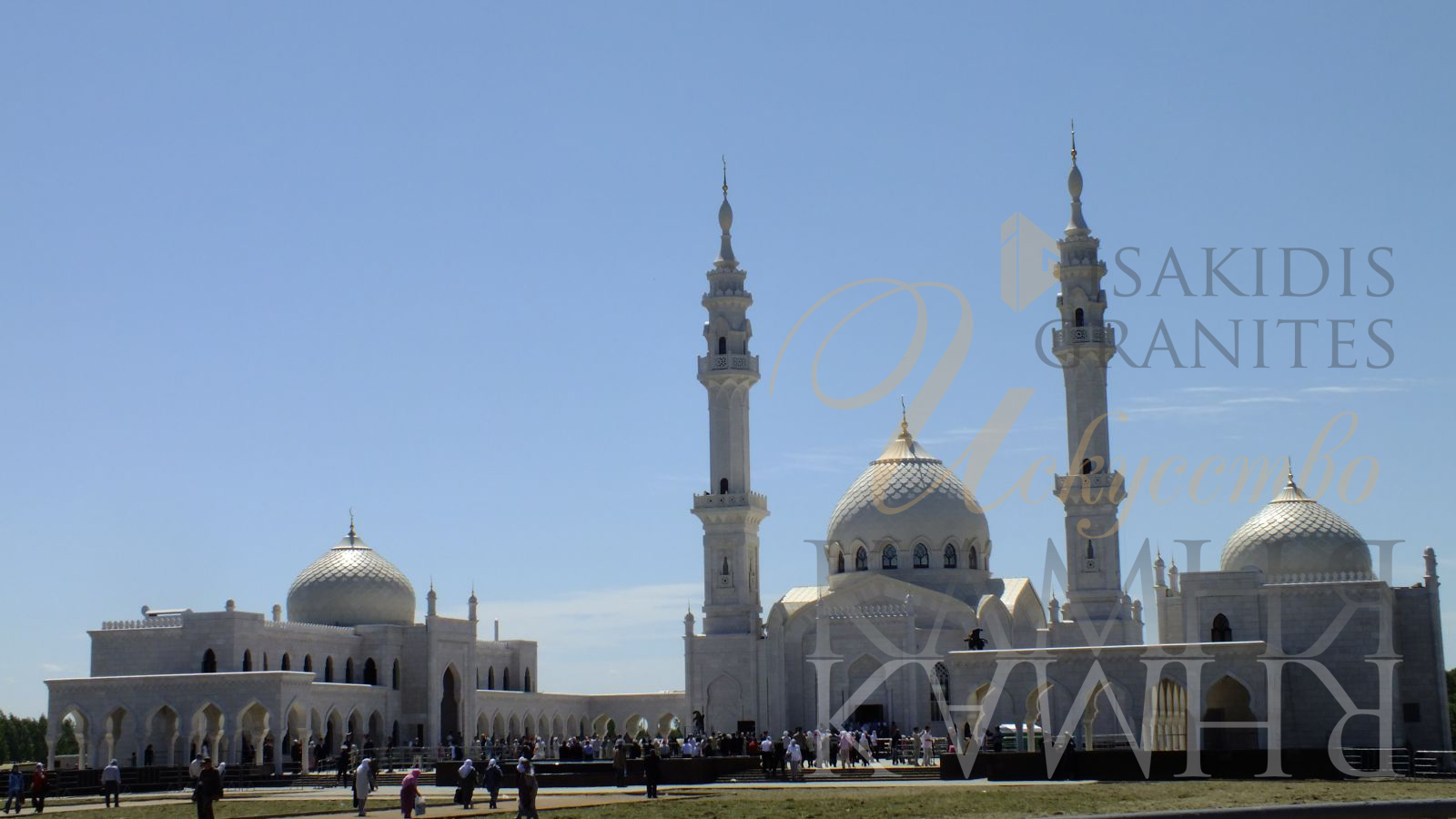 Расписание белой мечети. Мечеть из белого камня.